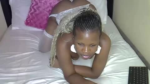 Snapshot of sweet_venusss chatting on October 30, 6:41 pm sweet venusss online show from October 30, 6:41 pm