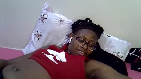 Snapshot of sweet_zarah chatting on April 19, 6:10 pm sweet_zarah online show from April 19, 6:10 pm