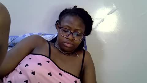 Snapshot of sweet_zarah chatting on April 26, 6:55 am sweet_zarah online show from April 26, 6:55 am