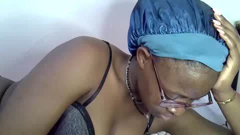 Snapshot of sweet_zarah chatting on May 3, 5:46 am sweet_zarah online show from May 3, 5:46 am