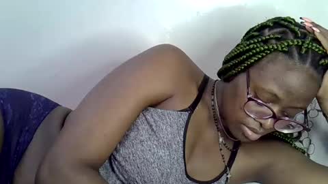 Snapshot of sweet_zarah chatting on May 7, 3:39 pm sweet_zarah online show from May 7, 3:39 pm