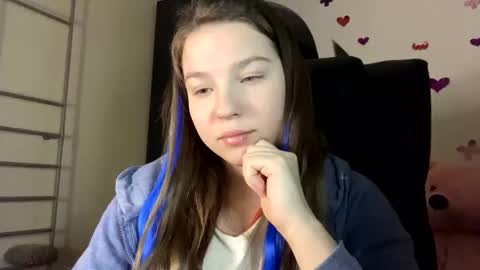 Snapshot of sweetalissa18 chatting on December 17, 10:43 pm sweetalissa18 online show from December 17, 10:43 pm