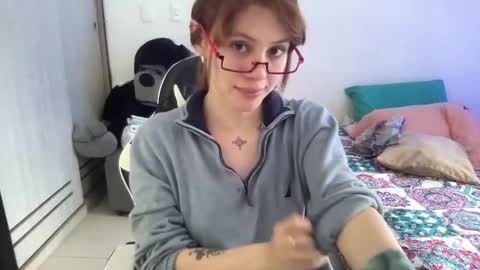 Snapshot of sweetaura0_0 chatting on February 28, 5:14 pm SweetAura0 0 online show from February 28, 5:14 pm