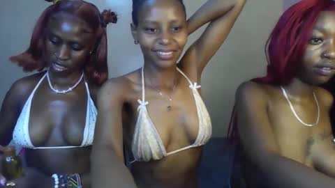 Snapshot of sweetbaby_30 chatting on April 6, 3:15 am Sweetbaby 30 online show from April 6, 3:15 am