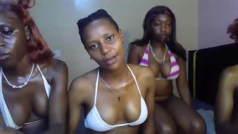 Snapshot of sweetbaby_30 chatting on April 10, 1:44 am Sweetbaby 30 online show from April 10, 1:44 am