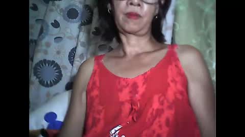 Snapshot of sweetbella24 chatting on May 11, 12:22 pm im anne online show from May 11, 12:22 pm