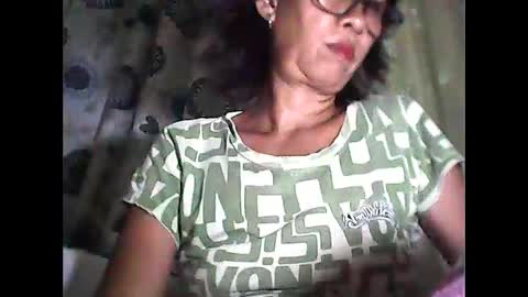 Snapshot of sweetbella24 chatting on May 28, 12:13 pm im anne online show from May 28, 12:13 pm