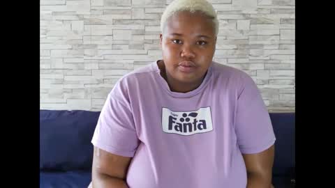 Snapshot of sweetbigmelons01 chatting on February 24, 8:56 am sweetbigmelons01 online show from February 24, 8:56 am