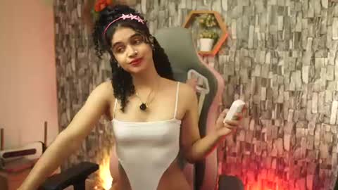 Snapshot of sweetbonii chatting on June 26, 7:40 pm Salom independent model online show from June 26, 7:40 pm