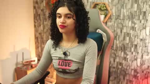 Snapshot of sweetbonii chatting on July 3, 7:31 pm Salom independent model online show from July 3, 7:31 pm