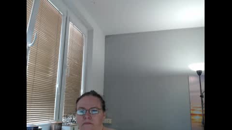 Sweetboobs85h online show from March 30, 8:37 am