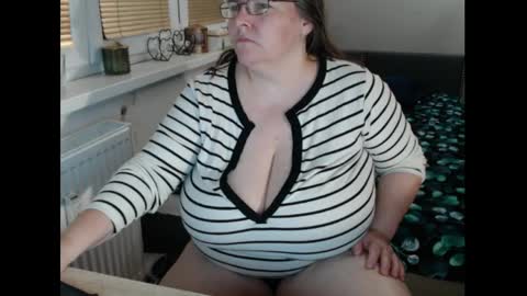 Sweetboobs85h online show from May 31, 7:37 pm
