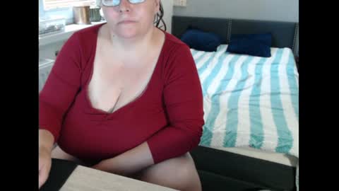 Snapshot of sweetboobs85h chatting on July 1, 2:29 pm Sweetboobs85h online show from July 1, 2:29 pm