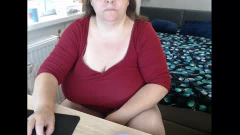 Snapshot of sweetboobs85h chatting on July 14, 12:33 pm Sweetboobs85h online show from July 14, 12:33 pm