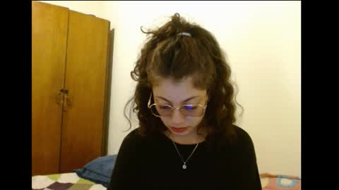 Snapshot of sweetcalm_ chatting on February 5, 4:06 am sweetcalm_ online show from February 5, 4:06 am