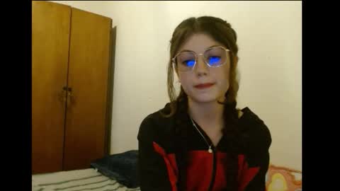 Snapshot of sweetcalm_ chatting on February 8, 3:54 am sweetcalm_ online show from February 8, 3:54 am