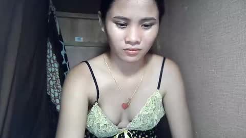 Snapshot of sweetcandy_19 chatting on December 9, 2:49 pm sweetcandy_19 online show from December 9, 2:49 pm