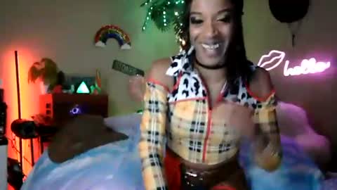 Snapshot of sweetcarimilla83 chatting on February 8, 6:39 am Jillian online show from February 8, 6:39 am