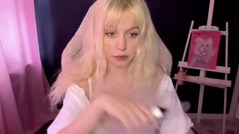 Snapshot of sweetcheecksmolly chatting on June 1, 9:11 am Lisa online show from June 1, 9:11 am