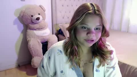 Snapshot of sweetcristalh chatting on November 1, 6:21 pm Cristal online show from November 1, 6:21 pm