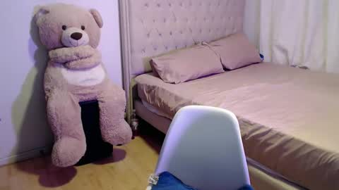 Snapshot of sweetcristalh chatting on November 6, 1:50 am Cristal online show from November 6, 1:50 am