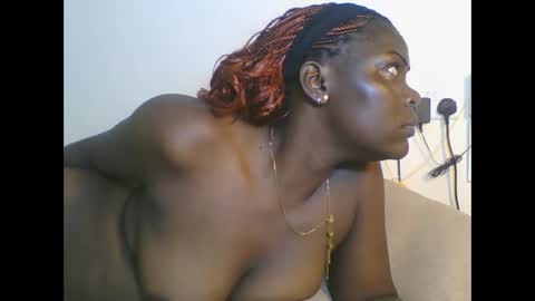 Snapshot of sweetdarkskin chatting on June 6, 2:05 am CLARIS online show from June 6, 2:05 am