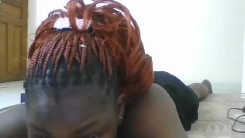 Snapshot of sweetdarkskin chatting on June 16, 12:24 am CLARIS online show from June 16, 12:24 am