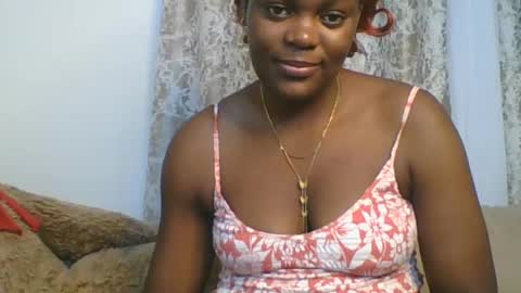 Snapshot of sweetdarkskin chatting on June 19, 10:35 pm CLARIS online show from June 19, 10:35 pm