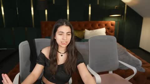 Snapshot of sweetdesiree_ chatting on April 18, 10:19 am Amelia online show from April 18, 10:19 am