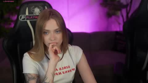 Snapshot of sweetdesiree_ chatting on May 5, 10:34 am Amelia online show from May 5, 10:34 am