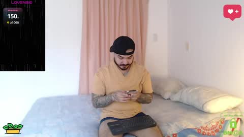 Snapshot of sweetdesires_ chatting on May 31, 2:46 pm online show from May 31, 2:46 pm