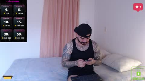 Snapshot of sweetdesires_ chatting on June 14, 4:20 pm online show from June 14, 4:20 pm