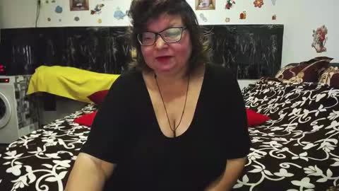 Snapshot of sweetestmilf4you chatting on February 27, 8:47 am sweetestmilf4you online show from February 27, 8:47 am