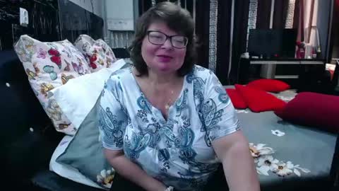 sweetestmilf4you online show from April 30, 6:03 pm