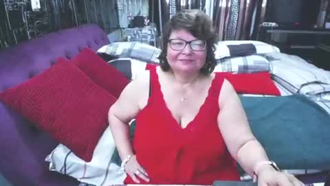 Snapshot of sweetestmilf4you chatting on June 15, 1:24 pm sweetestmilf4you online show from June 15, 1:24 pm