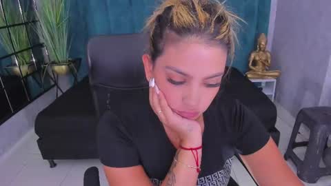 Snapshot of sweetfabianaxl chatting on June 29, 6:41 pm Fabiana online show from June 29, 6:41 pm