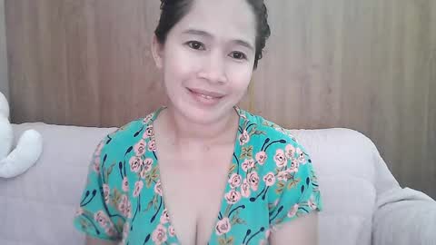 Snapshot of sweetfilipinawet chatting on April 21, 2:12 pm Stacy online show from April 21, 2:12 pm