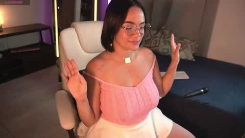 Snapshot of sweetfreckles_ chatting on July 9, 7:18 pm PECAS 3 online show from July 9, 7:18 pm