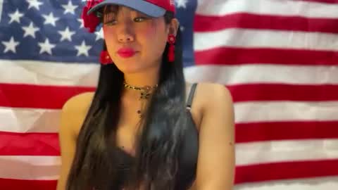 Snapshot of sweetgirllucy24xx chatting on March 21, 6:51 am sweetgirllucy24xx online show from March 21, 6:51 am