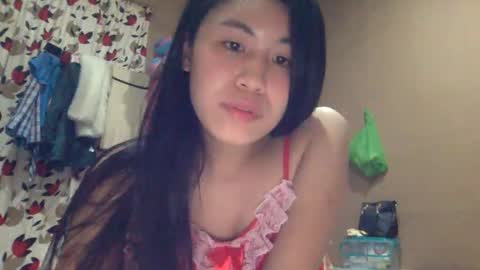 Snapshot of sweetgirllucy24xx chatting on April 11, 5:28 pm sweetgirllucy24xx online show from April 11, 5:28 pm