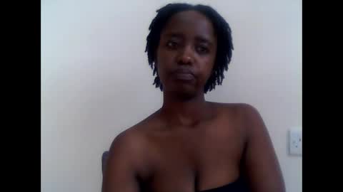 Snapshot of sweetheidey chatting on May 2, 12:43 pm sweetheidey online show from May 2, 12:43 pm