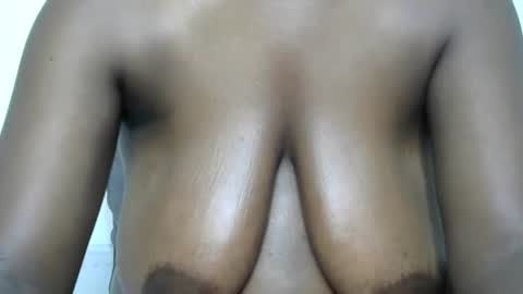 Snapshot of sweetheidey chatting on May 6, 7:52 pm sweetheidey online show from May 6, 7:52 pm