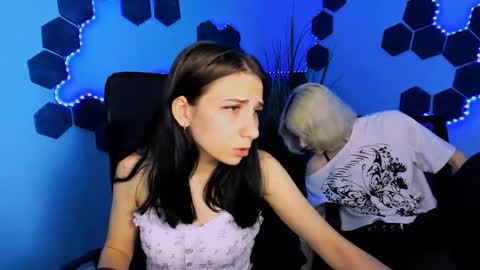 Snapshot of sweetie_chloe_ chatting on May 12, 8:44 am Chloe online show from May 12, 8:44 am