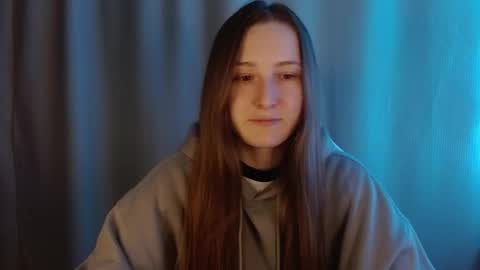 Annie online show from March 1, 9:28 pm