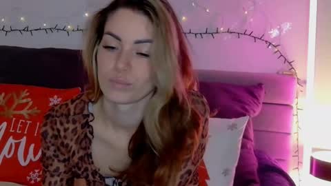 Snapshot of sweetiedarlingxoxox chatting on January 14, 10:25 pm Daddy Babby Girl online show from January 14, 10:25 pm