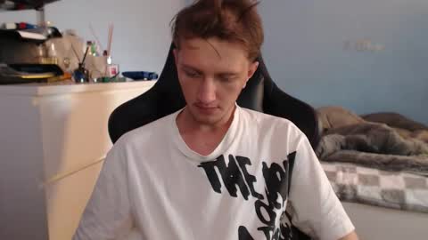 Snapshot of sweetieecreamy chatting on October 30, 1:23 pm Cat online show from October 30, 1:23 pm