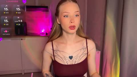 sweetie Lisa3 online show from February 24, 7:34 pm