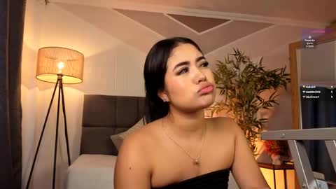 Snapshot of sweetiepie_3 chatting on April 29, 5:30 pm Valentina online show from April 29, 5:30 pm