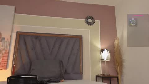 Snapshot of sweetiepie_3 chatting on May 6, 12:32 pm Valentina online show from May 6, 12:32 pm