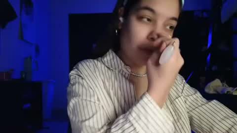 Snapshot of sweetieslikebutter chatting on June 19, 4:39 am Blu Sweets online show from June 19, 4:39 am